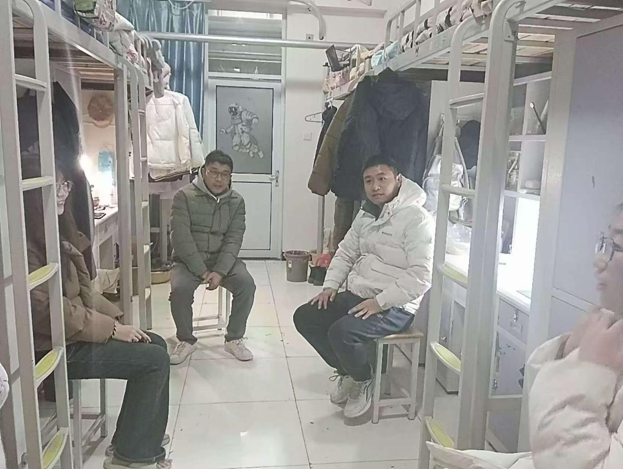 23296